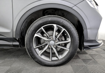 Подержанный автомобиль Geely Coolray 2022 года (18 фото)