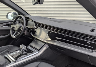 Подержанный автомобиль Audi Q8 2020 года (11 фото)