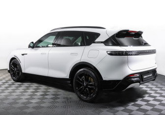 Подержанный автомобиль Voyah Free 2024 года (7 фото)