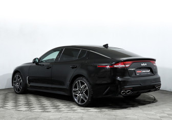 Подержанный автомобиль Kia Stinger 2023 года (7 фото)