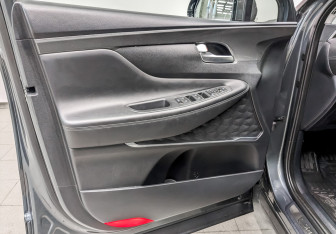 Подержанный автомобиль Hyundai Santa Fe 2023 года (20 фото)