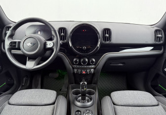 Подержанный автомобиль MINI Countryman 2021 года (13 фото)