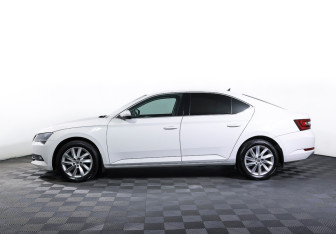 Подержанный автомобиль Skoda Superb Liftback 2017 года (8 фото)