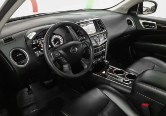 Подержанный автомобиль Nissan Pathfinder 2014 года (7 фото)