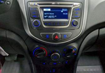 Подержанный автомобиль Hyundai Solaris Hatchback 2015 года (23 фото)