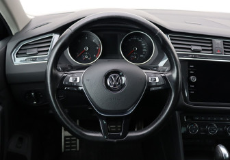 Подержанный автомобиль Volkswagen Tiguan 2018 года (14 фото)
