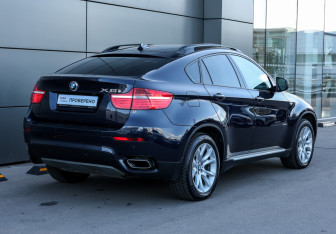 Подержанный автомобиль BMW X6 2010 года (5 фото)
