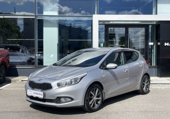 Подержанный автомобиль Kia Ceed Hatchback 2013 года (1 фото)