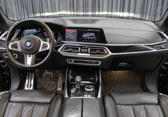 Подержанный автомобиль BMW X7 2019 года (16 фото)