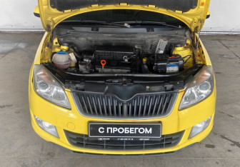 Подержанный автомобиль Skoda Fabia Hatchback 2010 года (17 фото)