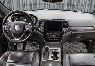 Подержанный автомобиль Jeep Grand Cherokee 2020 года (14 фото)