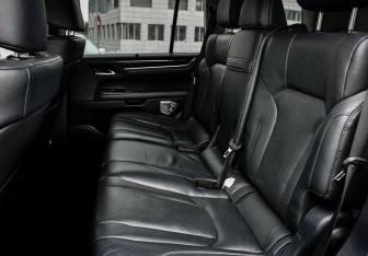 Подержанный автомобиль Lexus LX 2016 года (10 фото)