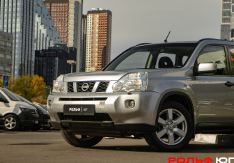 Подержанный автомобиль Nissan X-Trail 2008 года (17 фото)