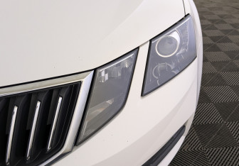 Подержанный автомобиль Skoda Octavia Liftback 2022 года (11 фото)
