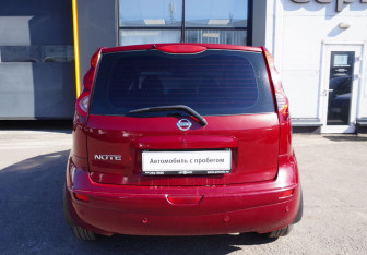 Подержанный автомобиль Nissan Note 2013 года (6 фото)