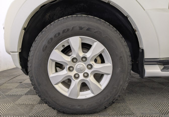 Подержанный автомобиль Mitsubishi Pajero 2015 года (12 фото)