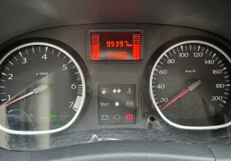 Подержанный автомобиль Renault Duster 2013 года (12 фото)