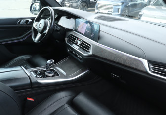 Подержанный автомобиль BMW X5 2019 года (9 фото)