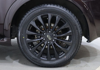 Подержанный автомобиль Infiniti QX80 2015 года (9 фото)