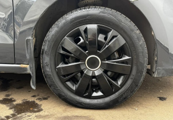 Подержанный автомобиль Volkswagen Polo Sedan 2015 года (13 фото)