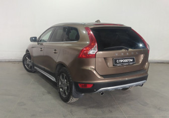 Подержанный автомобиль Volvo XC60 2012 года (4 фото)