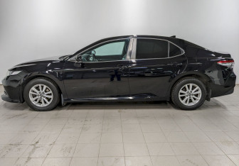 Подержанный автомобиль Toyota Camry Sedan 2019 года (8 фото)