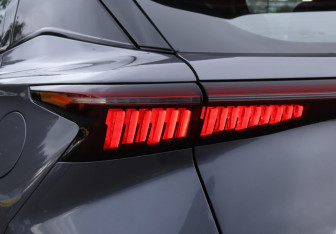 Подержанный автомобиль Omoda C5 2023 года (21 фото)