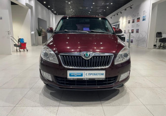 Подержанный автомобиль Skoda Fabia Hatchback 2012 года (2 фото)