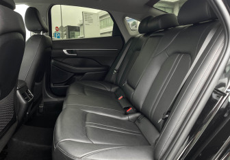 Подержанный автомобиль Hyundai Sonata 2019 года (10 фото)