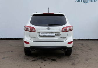 Подержанный автомобиль Hyundai Santa Fe 2010 года (6 фото)