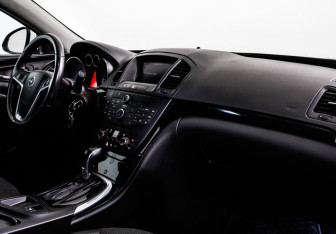 Подержанный автомобиль Opel Insignia Sedan 2010 года (9 фото)