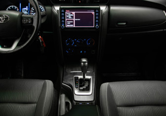 Подержанный автомобиль Toyota Fortuner 2021 года (18 фото)