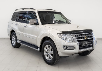 Подержанный автомобиль Mitsubishi Pajero 2021 года (3 фото)