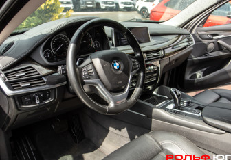 Подержанный автомобиль BMW X6 2017 года (15 фото)