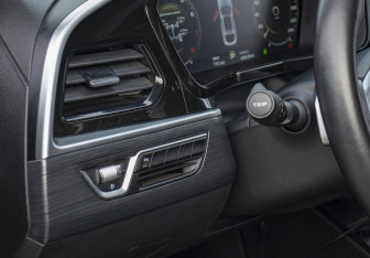 Подержанный автомобиль Geely Tugella 2022 года (3 фото)