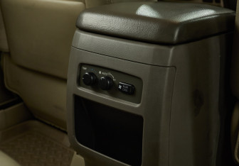 Подержанный автомобиль Toyota Land Cruiser Prado 2005 года (4 фото)