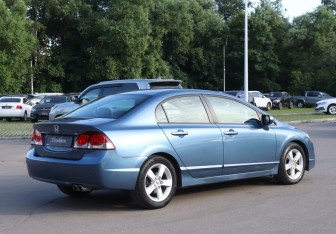 Подержанный автомобиль Honda Civic Sedan 2011 года (5 фото)