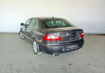 Подержанный автомобиль Skoda Superb Liftback 2010 года (4 фото)
