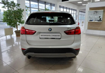 Подержанный автомобиль BMW X1 2018 года (6 фото)