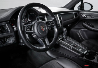 Подержанный автомобиль Porsche Macan 2018 года (14 фото)