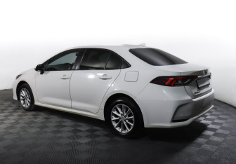 Подержанный автомобиль Toyota Corolla Sedan 2019 года (7 фото)