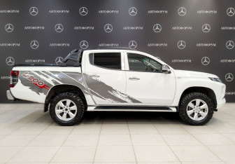 Подержанный автомобиль Mitsubishi L200 2022 года (4 фото)