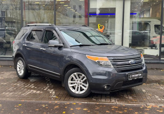 Подержанный автомобиль Ford Explorer 2013 года (3 фото)