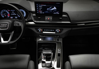 Подержанный автомобиль Audi Q5 2021 года (19 фото)