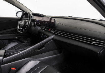 Подержанный автомобиль Hyundai Elantra Sedan 2021 года (15 фото)