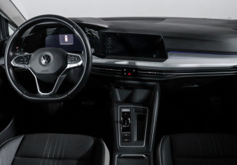 Подержанный автомобиль Volkswagen Golf Hatchback 2020 года (12 фото)