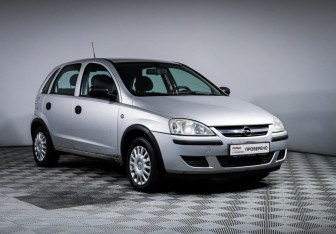 Подержанный автомобиль Opel Corsa 2004 года (3 фото)