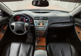 Подержанный автомобиль Toyota Camry Sedan 2008 года (11 фото)