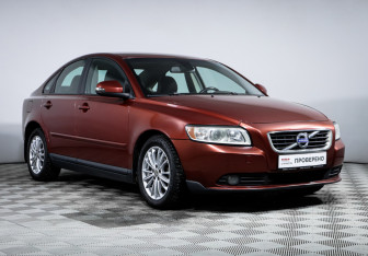 Подержанный автомобиль Volvo S40 2010 года (3 фото)