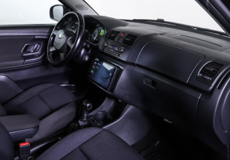 Подержанный автомобиль Skoda Fabia Hatchback 2012 года (10 фото)